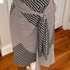 Banana Republic Factory Skirt | 6 | Navy & White